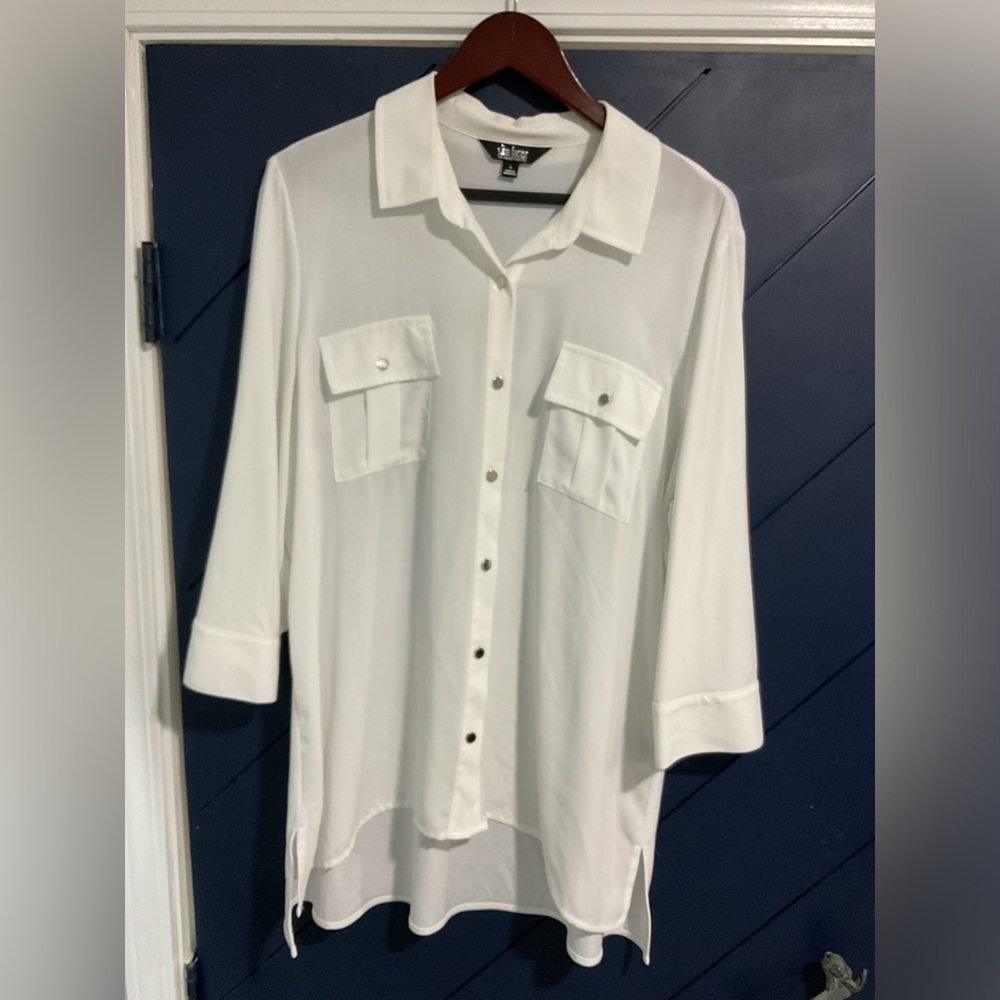 Slim factors long white blouse with 3/4 sleeves